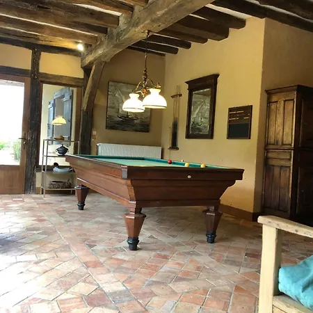 Nyaraló Evasion Champetre : Maison Avec Piscine, Tennis, Et Etang Au Coeur De 50 Hectares De Foret - Fr-1-410-307 Le Lude