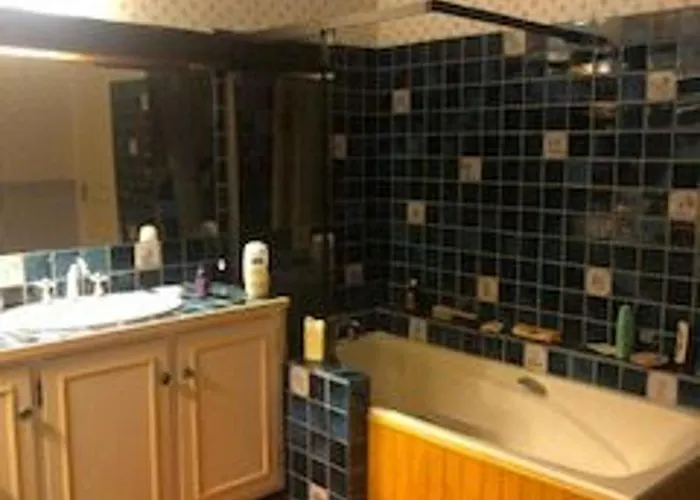 évasion Champêtre : Maison Avec Piscine, Tennis, Et étang Au Cœur De 50 Hectares De Forêt - Fr-1-410-307