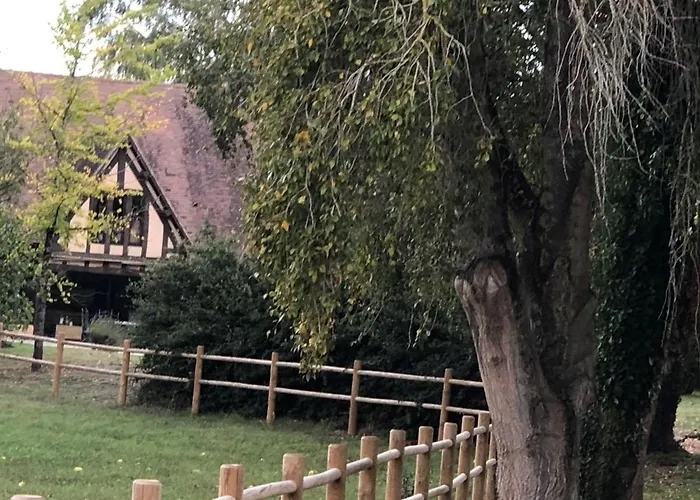 évasion Champêtre : Maison Avec Piscine, Tennis, Et étang Au Cœur De 50 Hectares De Forêt - Fr-1-410-307 *