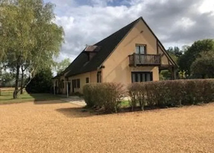 évasion Champêtre : Maison Avec Piscine, Tennis, Et étang Au Cœur De 50 Hectares De Forêt - Fr-1-410-307 Casa de Férias