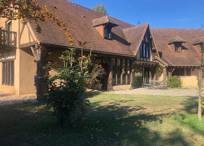 évasion Champêtre : Maison Avec Piscine, Tennis, Et étang Au Cœur De 50 Hectares De Forêt - Fr-1-410-307 * Le Lude