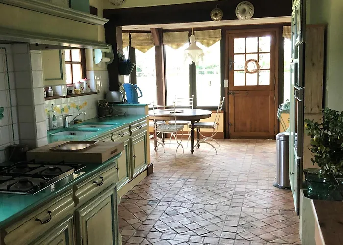 Casa de Férias évasion Champêtre : Maison Avec Piscine, Tennis, Et étang Au Cœur De 50 Hectares De Forêt - Fr-1-410-307 Le Lude