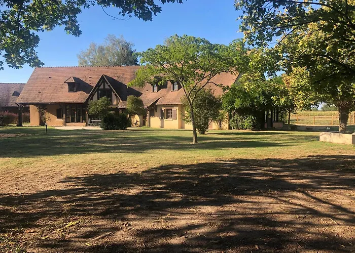 évasion Champêtre : Maison Avec Piscine, Tennis, Et étang Au Cœur De 50 Hectares De Forêt - Fr-1-410-307 Casa de Férias Le Lude